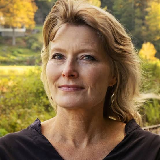 jennifer egan headshot
